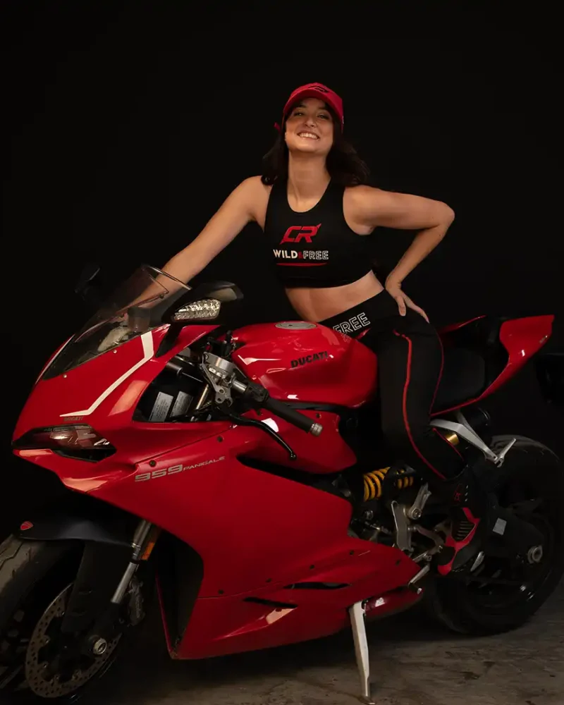 Top mujer logo CR Wild & Free